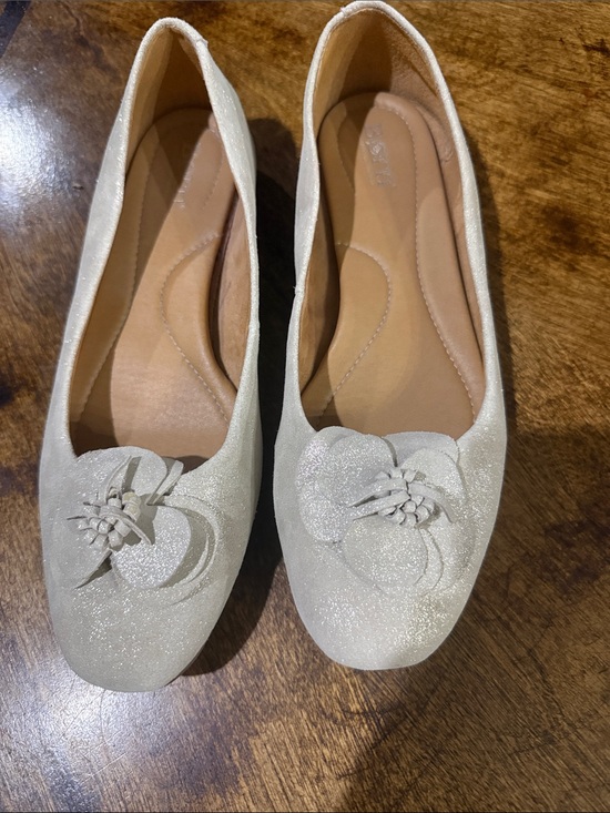 Born Shoes - Born Ivory Floral Applique Ballet Flats